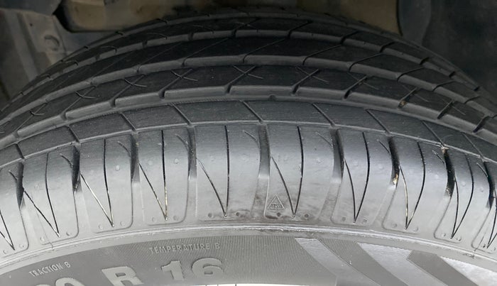 2017 Maruti Vitara Brezza ZDI PLUS, Diesel, Manual, 58,616 km, Left Front Tyre Tread