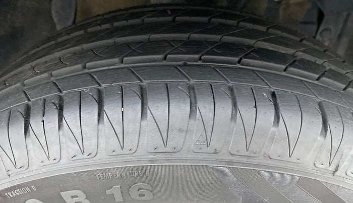 2017 Maruti Vitara Brezza ZDI PLUS, Diesel, Manual, 58,616 km, Right Front Tyre Tread