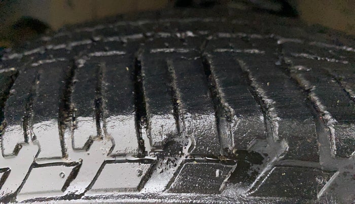 2021 Mahindra Scorpio S5, Diesel, Manual, 67,205 km, Right Front Tyre Tread