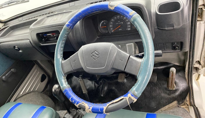 2018 Maruti Omni 5 STR, Petrol, Manual, 31,130 km, Steering wheel - Steering cover is minor torn