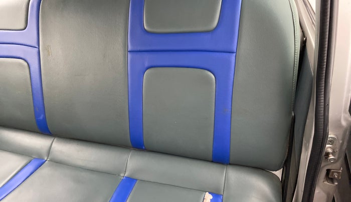 2018 Maruti Omni 5 STR, Petrol, Manual, 31,130 km, Second-row left seat - Belt buckle missing