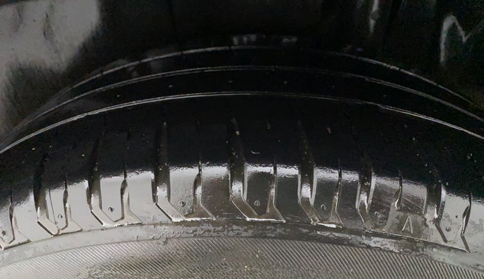 2018 Maruti S Cross ZETA 1.3, Diesel, Manual, 1,00,884 km, Left Rear Tyre Tread