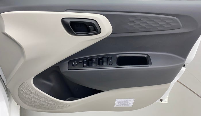2022 Hyundai AURA S 1.2 CNG, CNG, Manual, 7,670 km, Driver Side Door Panels Control