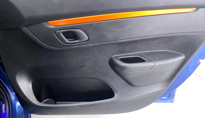 2017 Renault Kwid CLIMBER 1.0, Petrol, Manual, 28,863 km, Driver Side Door Panels Control