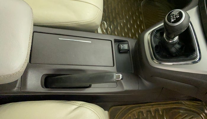 2013 Honda CRV 2.0L 2WD MT, Petrol, Manual, 1,01,803 km, Gear Lever