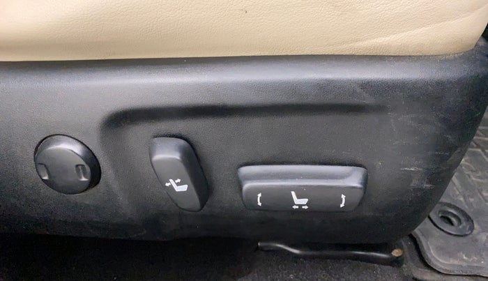 2016 Toyota Corolla Altis VL AT, Petrol, Automatic, 1,37,038 km, Driver Side Adjustment Panel