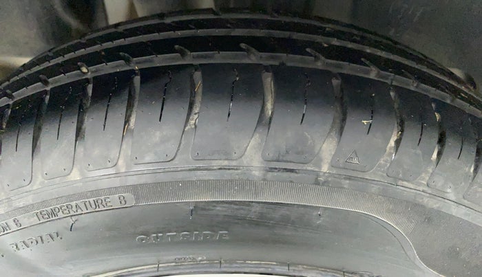 2018 Maruti Swift VXI D, Petrol, Manual, 19,857 km, Right Rear Tyre Tread