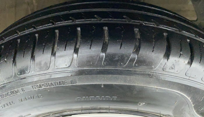 2018 Maruti Swift VXI D, Petrol, Manual, 19,857 km, Right Front Tyre Tread