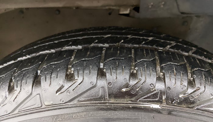2014 Mahindra Scorpio VLX 2WD AIRBAG, Diesel, Manual, 71,234 km, Left Front Tyre Tread