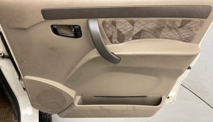 2014 Mahindra Scorpio VLX 2WD AIRBAG, Diesel, Manual, 71,234 km, Driver Side Door Panels Control