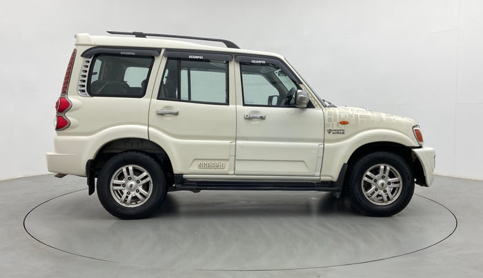 2014 Mahindra Scorpio VLX 2WD AIRBAG, Diesel, Manual, 71,234 km, Right Side View