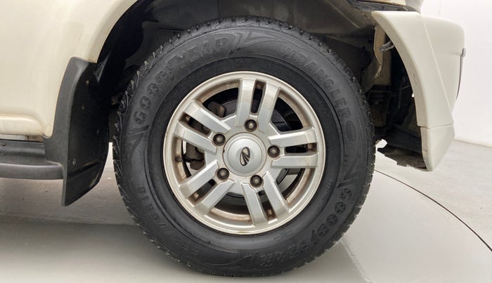 2014 Mahindra Scorpio VLX 2WD AIRBAG, Diesel, Manual, 71,234 km, Right Front Wheel