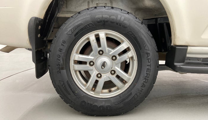 2014 Mahindra Scorpio VLX 2WD AIRBAG, Diesel, Manual, 71,234 km, Right Rear Wheel
