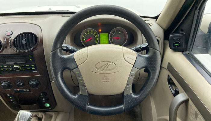 2014 Mahindra Scorpio VLX 2WD AIRBAG, Diesel, Manual, 71,234 km, Steering Wheel Close Up
