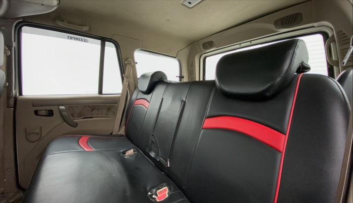2014 Mahindra Scorpio VLX 2WD AIRBAG, Diesel, Manual, 71,234 km, Right Side Rear Door Cabin