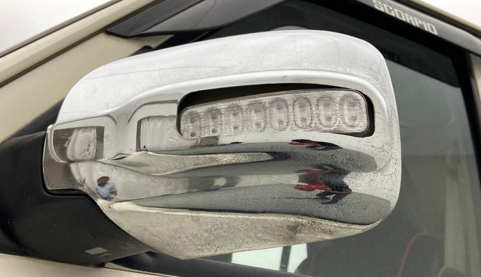 2014 Mahindra Scorpio VLX 2WD AIRBAG, Diesel, Manual, 71,234 km, Left rear-view mirror - Indicator light not working