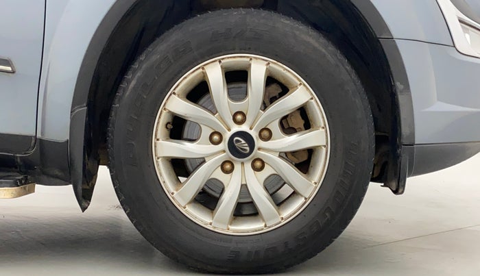 2016 Mahindra XUV500 W10, Diesel, Manual, 74,829 km, Right Front Wheel