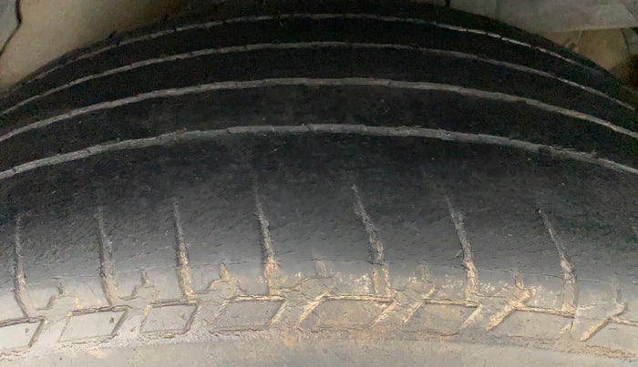 2016 Mahindra XUV500 W10, Diesel, Manual, 74,829 km, Left Rear Tyre Tread