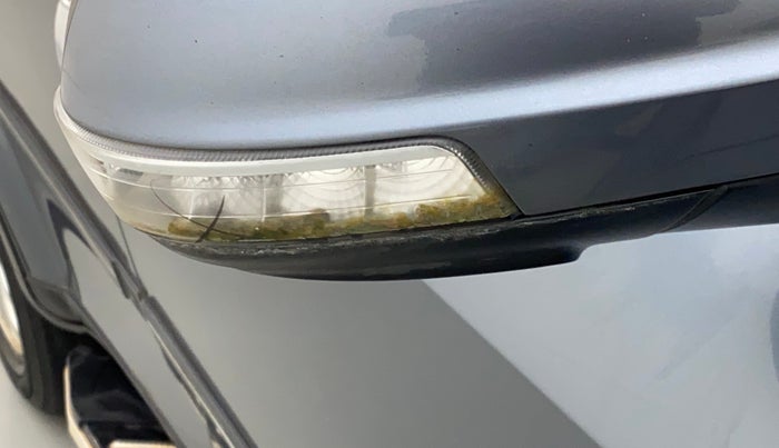 2016 Mahindra XUV500 W10, Diesel, Manual, 74,829 km, Right rear-view mirror - Indicator light has minor damage
