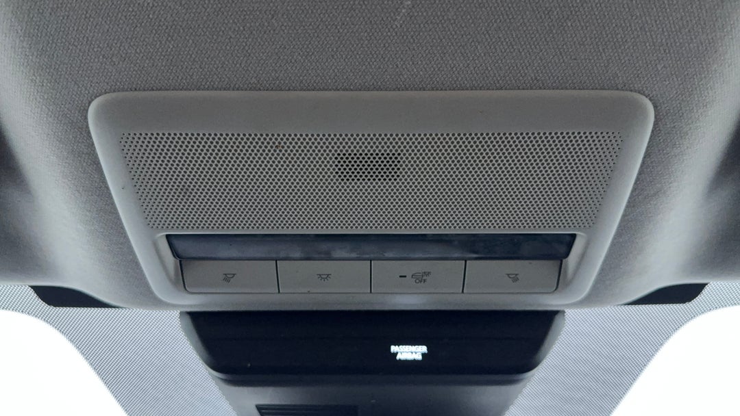 On-Roof Controls/Sunglass holder