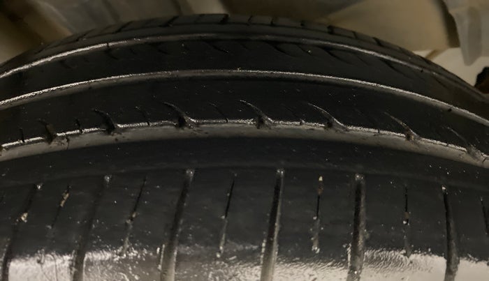 2018 Maruti Swift ZDI +, Diesel, Manual, 67,059 km, Right Rear Tyre Tread