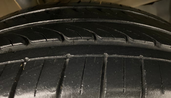 2018 Maruti Swift ZDI +, Diesel, Manual, 67,059 km, Right Front Tyre Tread