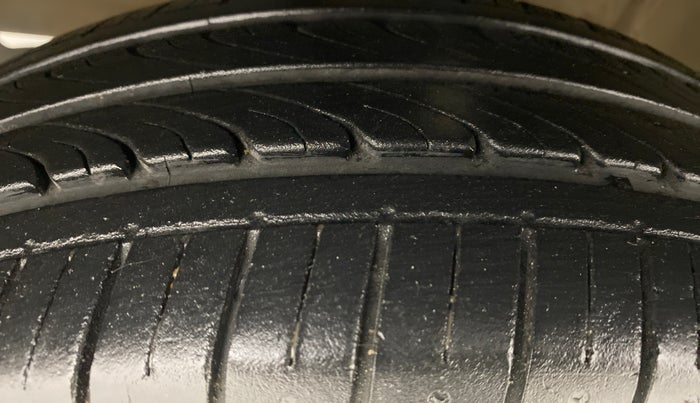 2018 Maruti Swift ZDI +, Diesel, Manual, 67,059 km, Left Rear Tyre Tread