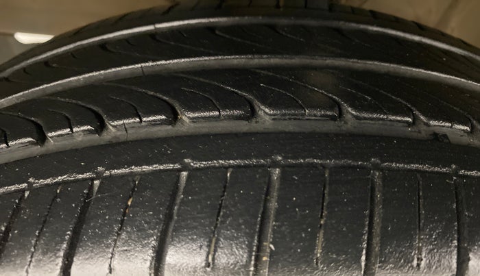 2018 Maruti Swift ZDI +, Diesel, Manual, 67,059 km, Left Front Tyre Tread