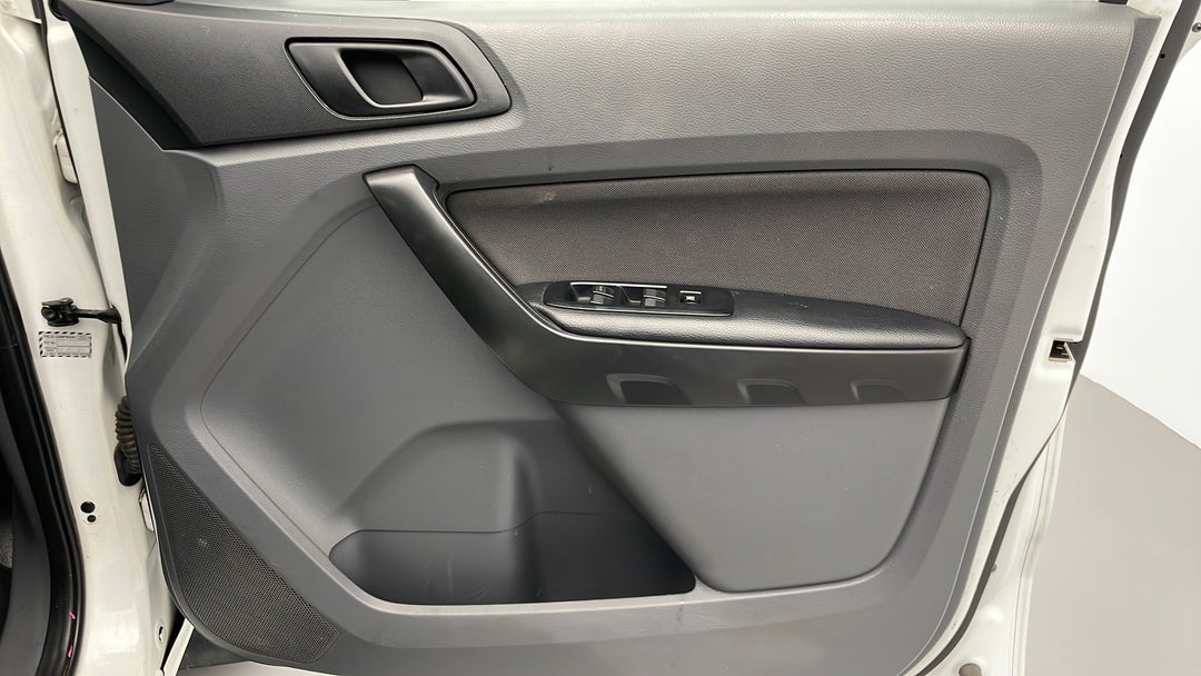 2015 Ford Ranger Xl 3.2 (4x4), Automatic, 107913 km, Speaker View