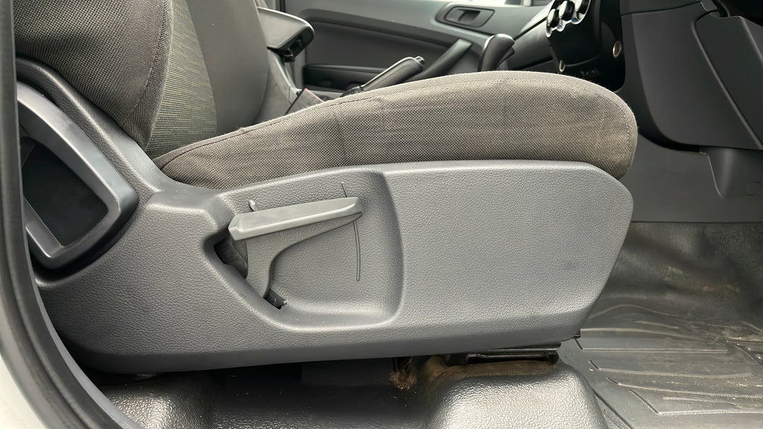 2015 Ford Ranger Xl 3.2 (4x4), Automatic, 107913 km, Drivers Side Adjustment Panel