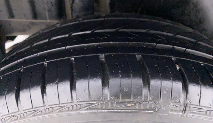 2015 Maruti Swift ZXI D, Petrol, Manual, 18,443 km, Right Rear Tyre Tread