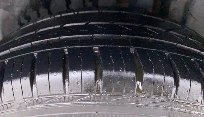 2015 Maruti Swift ZXI D, Petrol, Manual, 18,443 km, Left Rear Tyre Tread