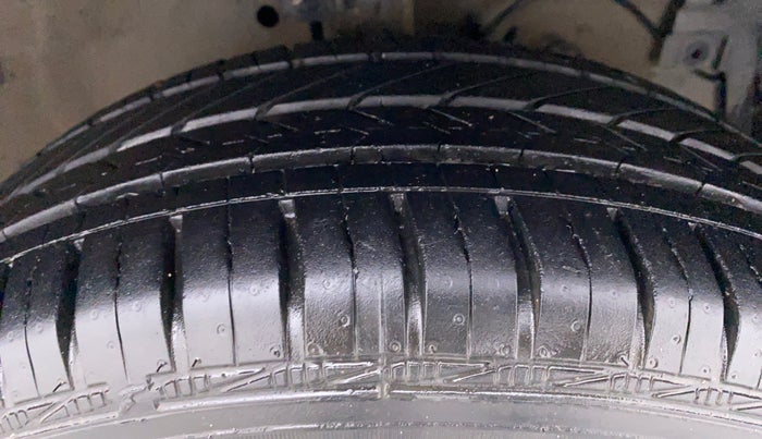 2015 Maruti Swift ZXI D, Petrol, Manual, 18,443 km, Right Front Tyre Tread