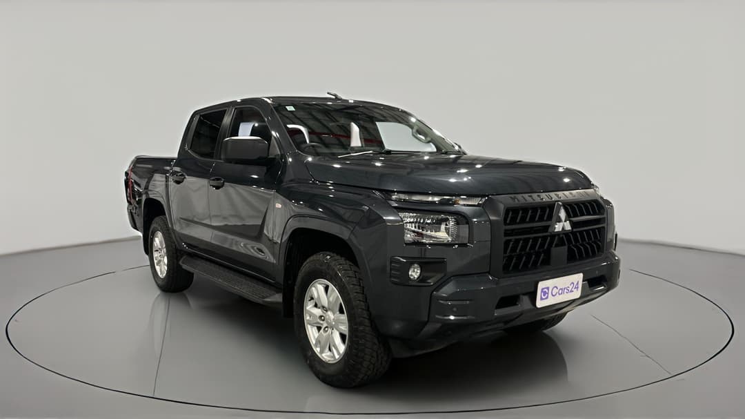 2025 Mitsubishi Triton Glx+ (4x4), Automatic, 9630 km, Right Front Diagonal (45- Degree) View