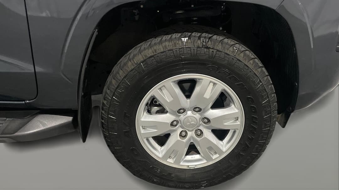 2025 Mitsubishi Triton Glx+ (4x4), Automatic, 9630 km, Right Front Wheel