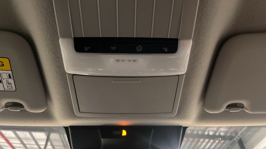 2025 Mitsubishi Triton Glx+ (4x4), Automatic, 9630 km, On-Roof Controls/Sunglass holder