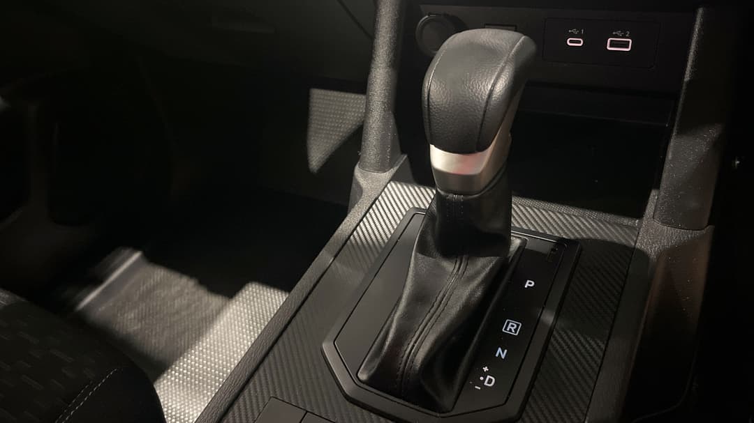 2025 Mitsubishi Triton Glx+ (4x4), Automatic, 9630 km, Gear Lever 