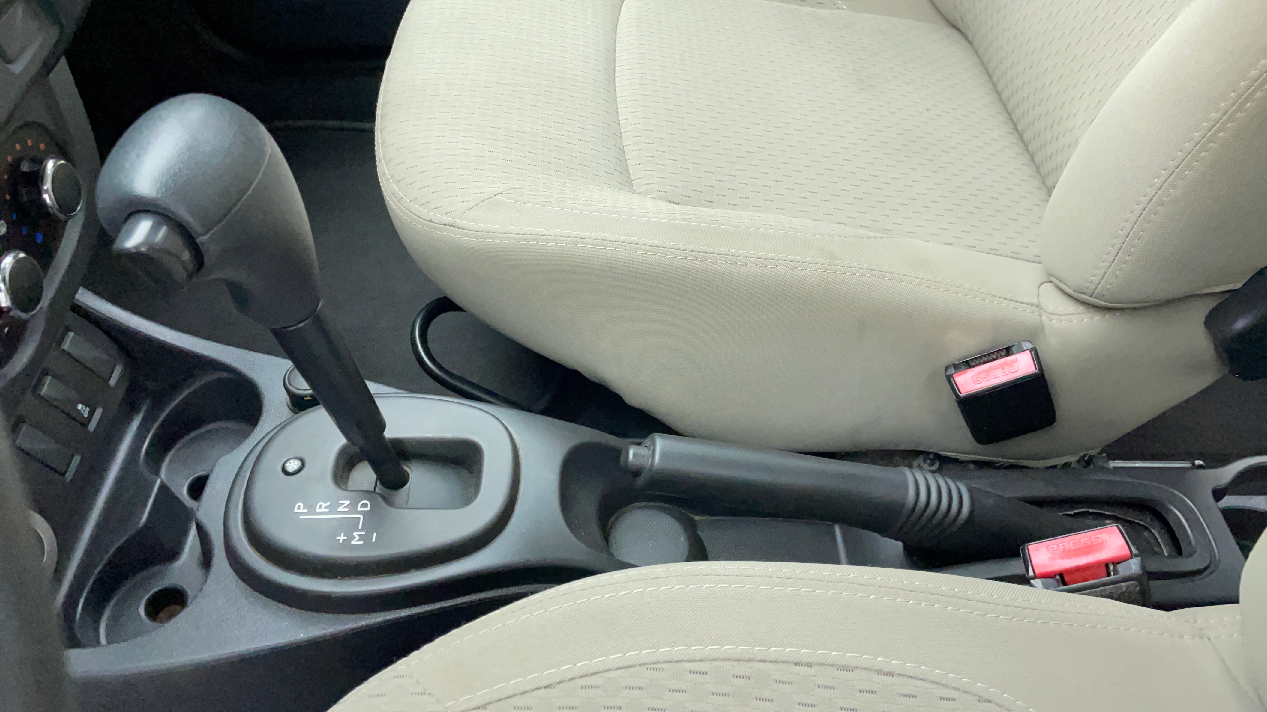 Renault Duster-Gear Lever