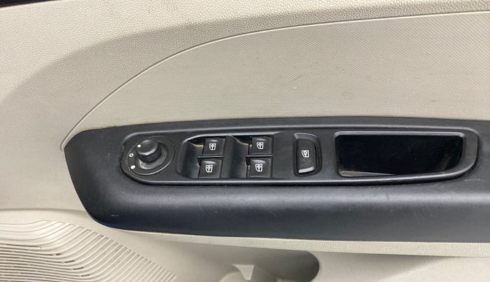 2019 Renault TRIBER RXT, Petrol, Manual, 33,367 km, Right front window switch / handle - Master window function not working