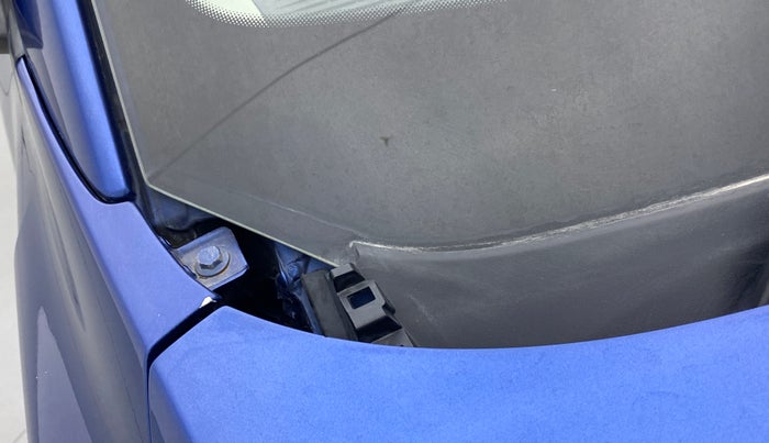 2019 Renault TRIBER RXT, Petrol, Manual, 33,367 km, Bonnet (hood) - Cowl vent panel has minor damage