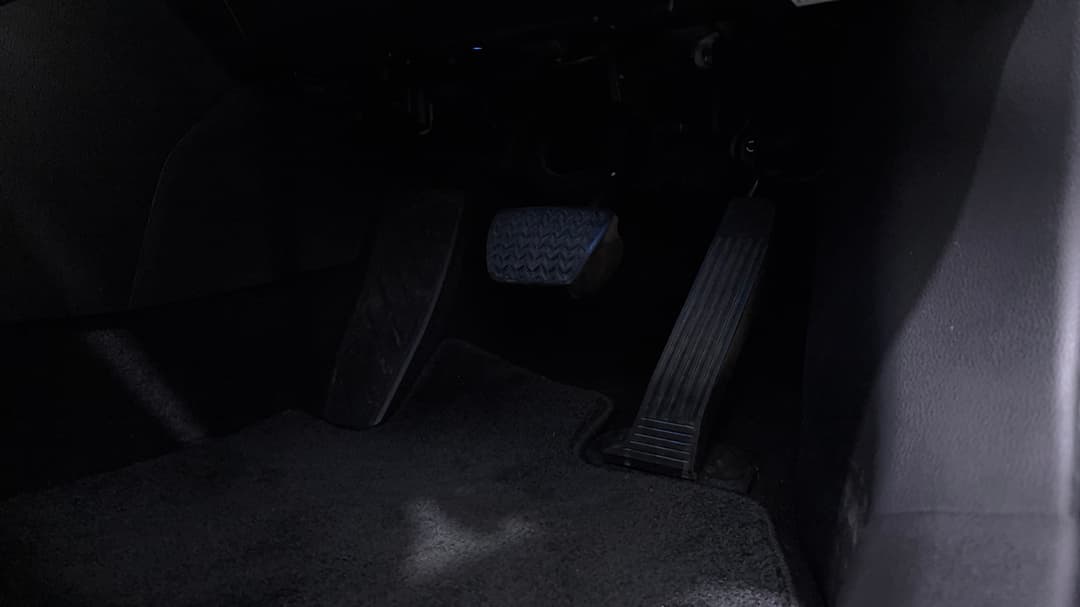 2022 Toyota RAV4 Cruiser (AWD) Hybrid, Automatic, 46064 km, Pedals and Footmat