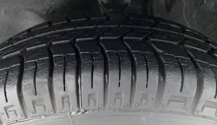 2015 Maruti Alto 800 LXI, Petrol, Manual, 8,761 km, Left Front Tyre Tread