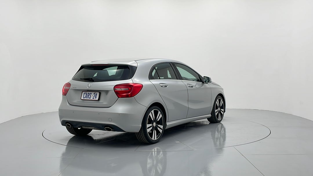 Right Back Diagonal (45- Degree) View