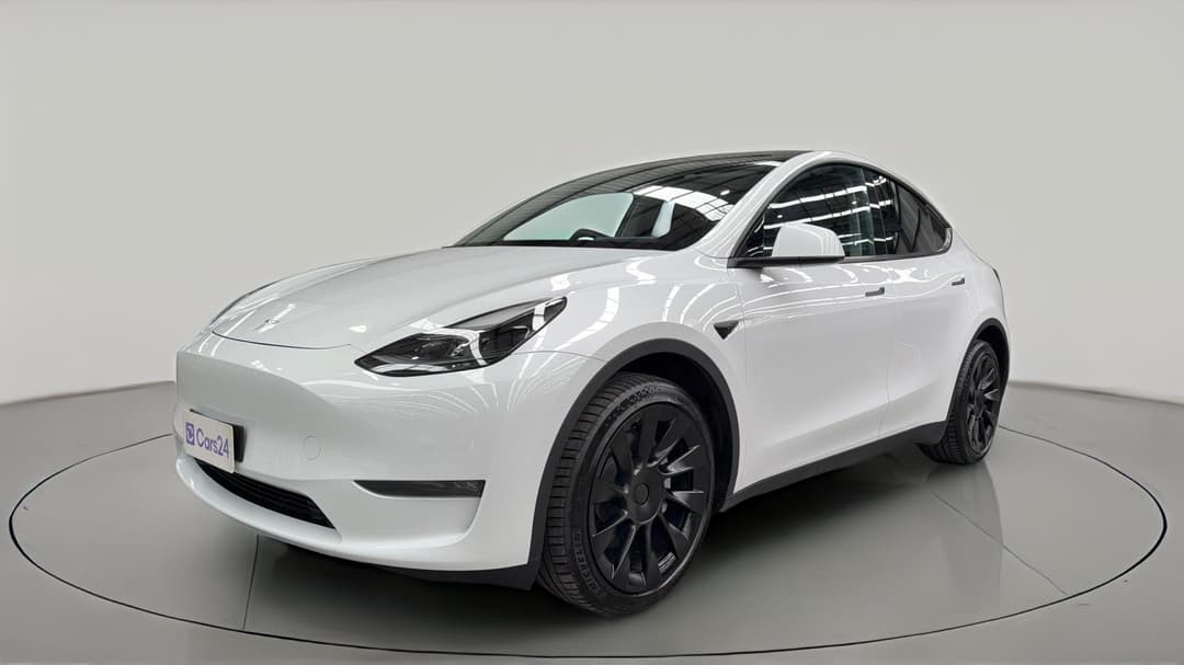 2023 Tesla Model Y Long Range, Automatic, 28994 km, Left Front Diagonal (45- Degree) View