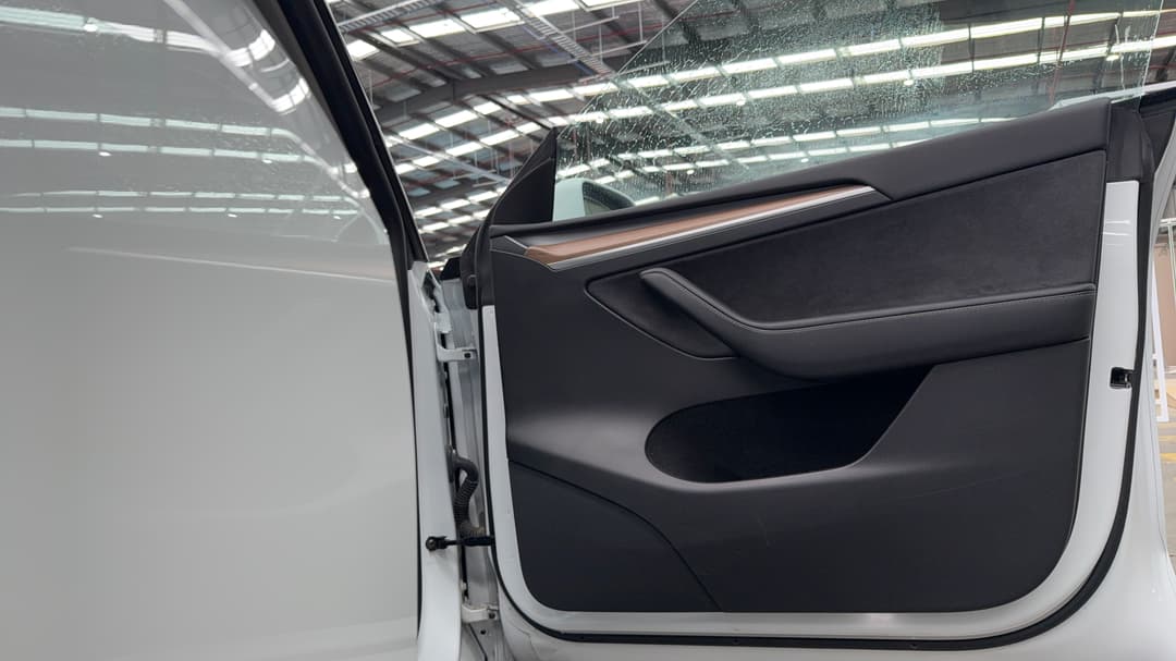 2023 Tesla Model Y Long Range, Automatic, 28994 km, Speaker View