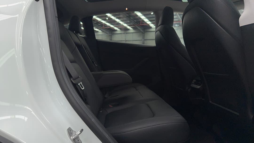 2023 Tesla Model Y Long Range, Automatic, 28994 km, Right Side Rear Door Cabin View