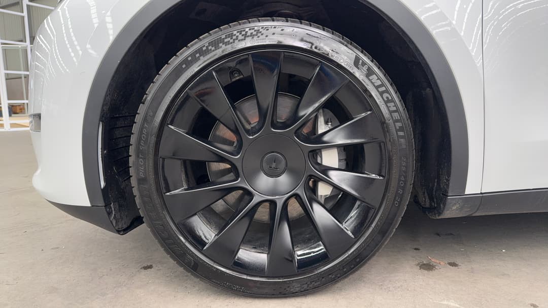 2023 Tesla Model Y Long Range, Automatic, 28994 km, Left Front Wheel
