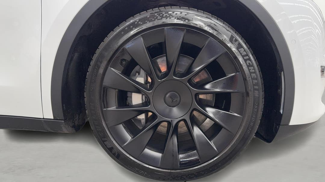 2023 Tesla Model Y Long Range, Automatic, 28994 km, Right Front Wheel