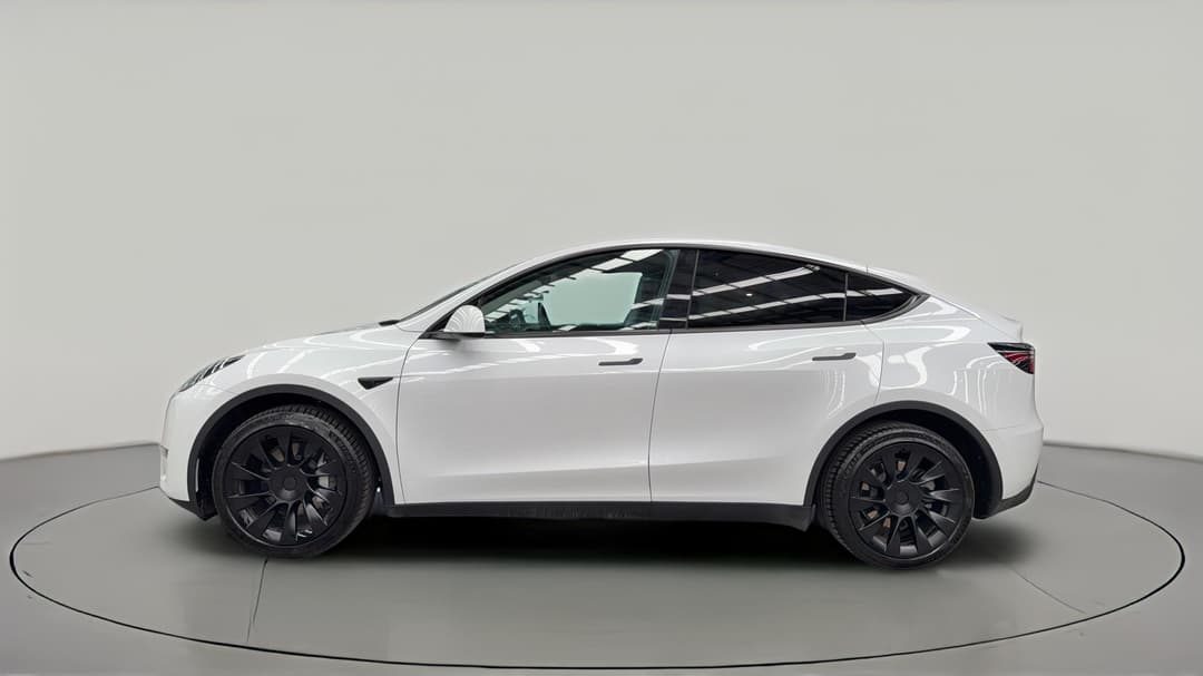 2023 Tesla Model Y Long Range, Automatic, 28994 km, Left Side View