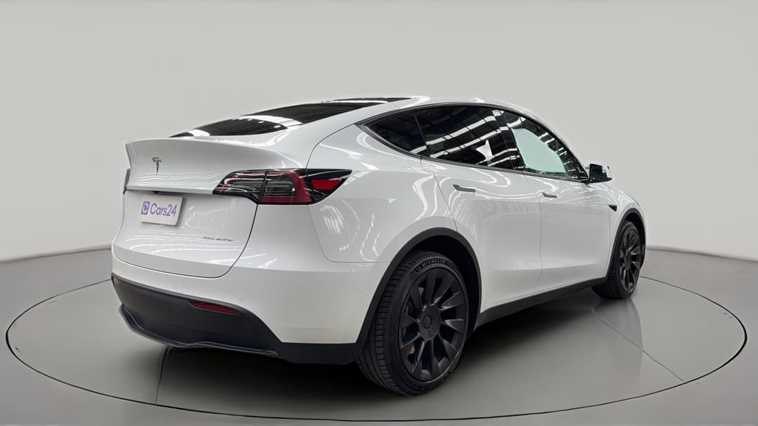 2023 Tesla Model Y Long Range, Automatic, 28994 km, Right Back Diagonal (45- Degree) View